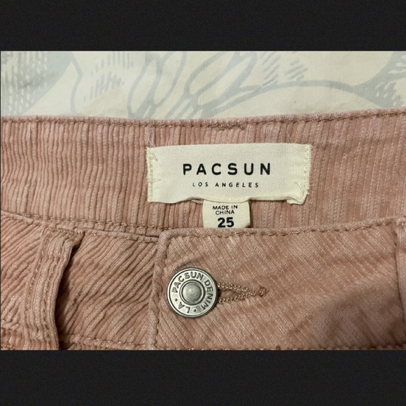Adorable Pacsun Mini Skirt - Perfect for Summer!!! - Picture 3 of 3